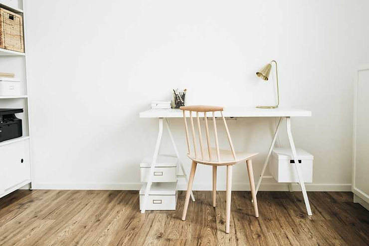 minimalist small office without clutter