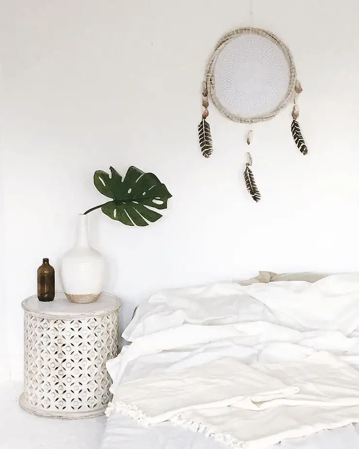 minimalist boho bedroom dreamcatcher