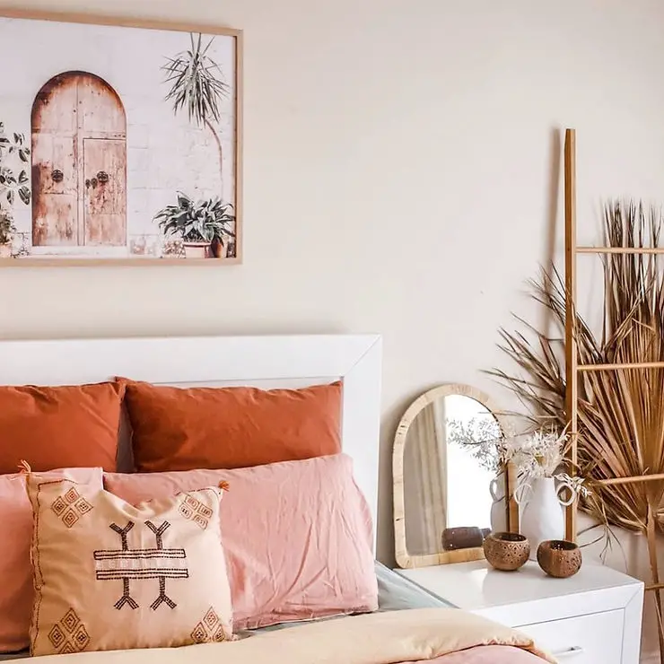 bohemian minimalist bedroom pink and red