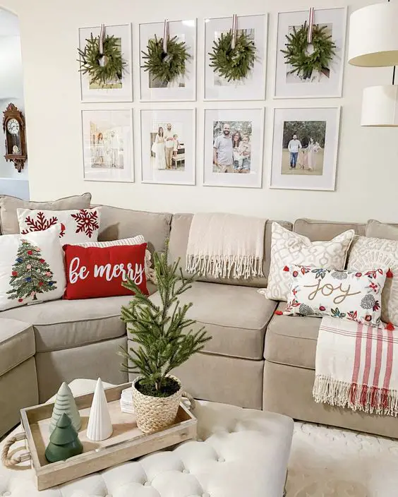 Small apartment Christmas decor